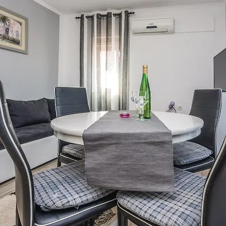Nena Apartment *