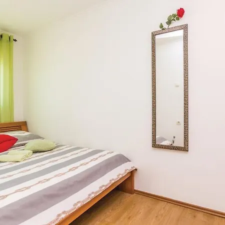 Nena Apartment Vir